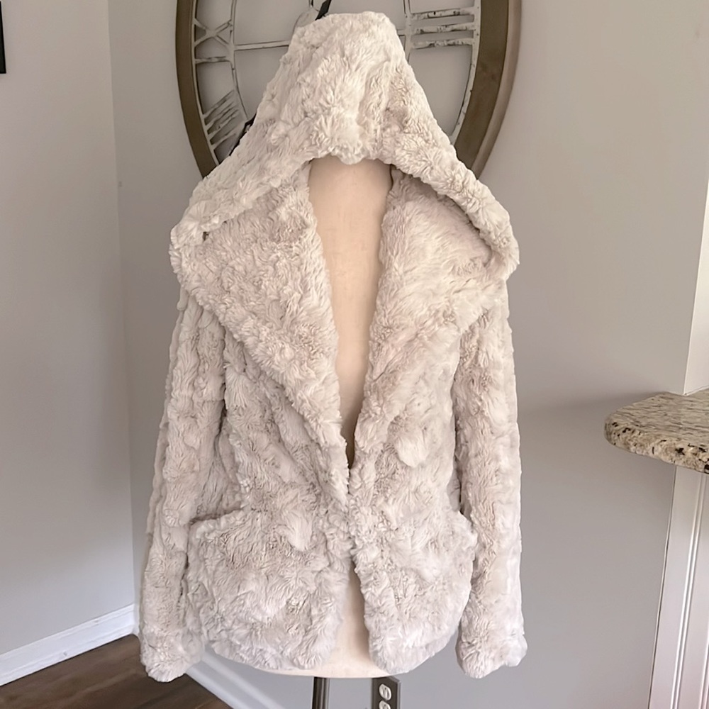 Soft & cozy faux fur short jacket/coat from Anthropology: light beige, size XS